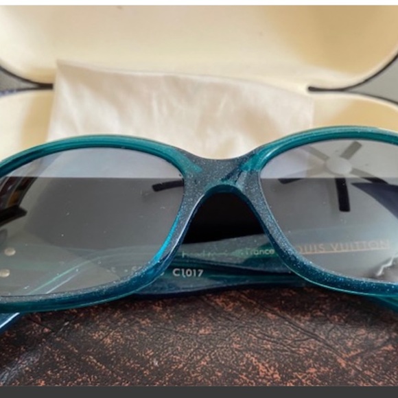 Authentic Louis Vuitton sunglasses (case for pic only ) - Picture 7 of 10